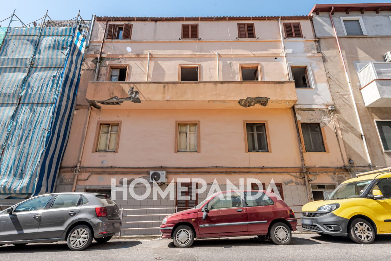 18 rooms House in Cagliari, Italy No. 306358