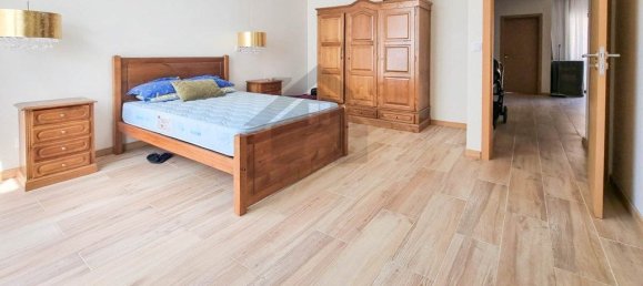 83m² Commercial property in Portimao, Portugal No. 225081 8