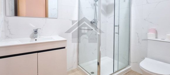 83m² Commercial property in Portimao, Portugal No. 225081 4