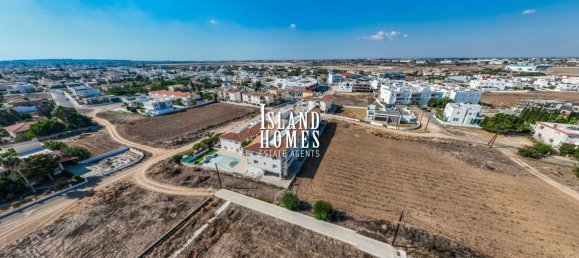 2 bedrooms House in Paralimni, Cyprus No. 24036 12