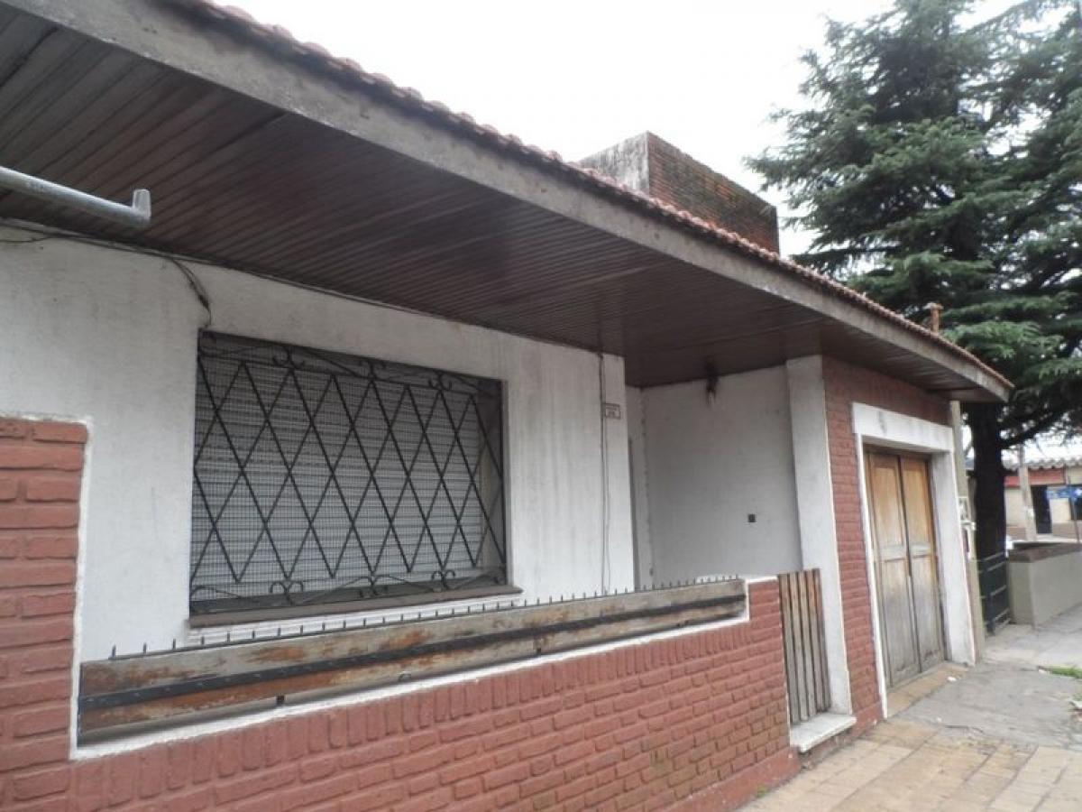 2 bedrooms House in Moron, Argentina No. 16139