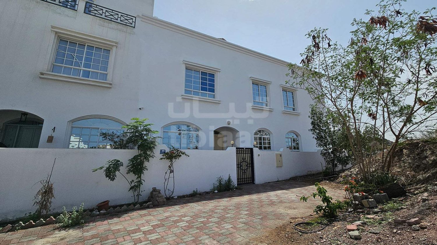 4 bedrooms Property in Al Amarat, Oman No. 475