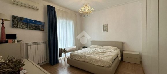 Квартира с 4 комнатами в Кротоне, Италия № 80159 6