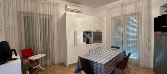 Квартира с 4 комнатами в Кротоне, Италия № 80159 13