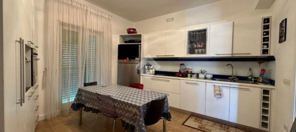 Квартира с 4 комнатами в Кротоне, Италия № 80159 17