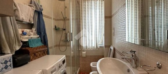 Квартира с 4 комнатами в Кротоне, Италия № 80159 5