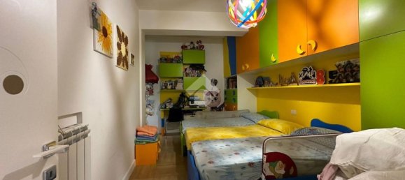 Квартира с 4 комнатами в Кротоне, Италия № 80159 4