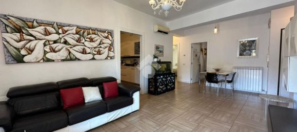 Квартира с 4 комнатами в Кротоне, Италия № 80159 11