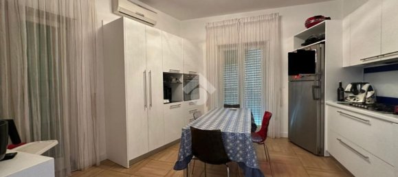 Квартира с 4 комнатами в Кротоне, Италия № 80159 2