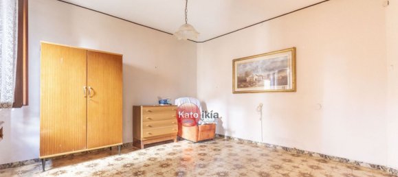4 rooms House in Creazzo, Italy No. 72085 8