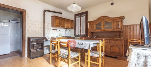 4 rooms House in Creazzo, Italy No. 72085 6