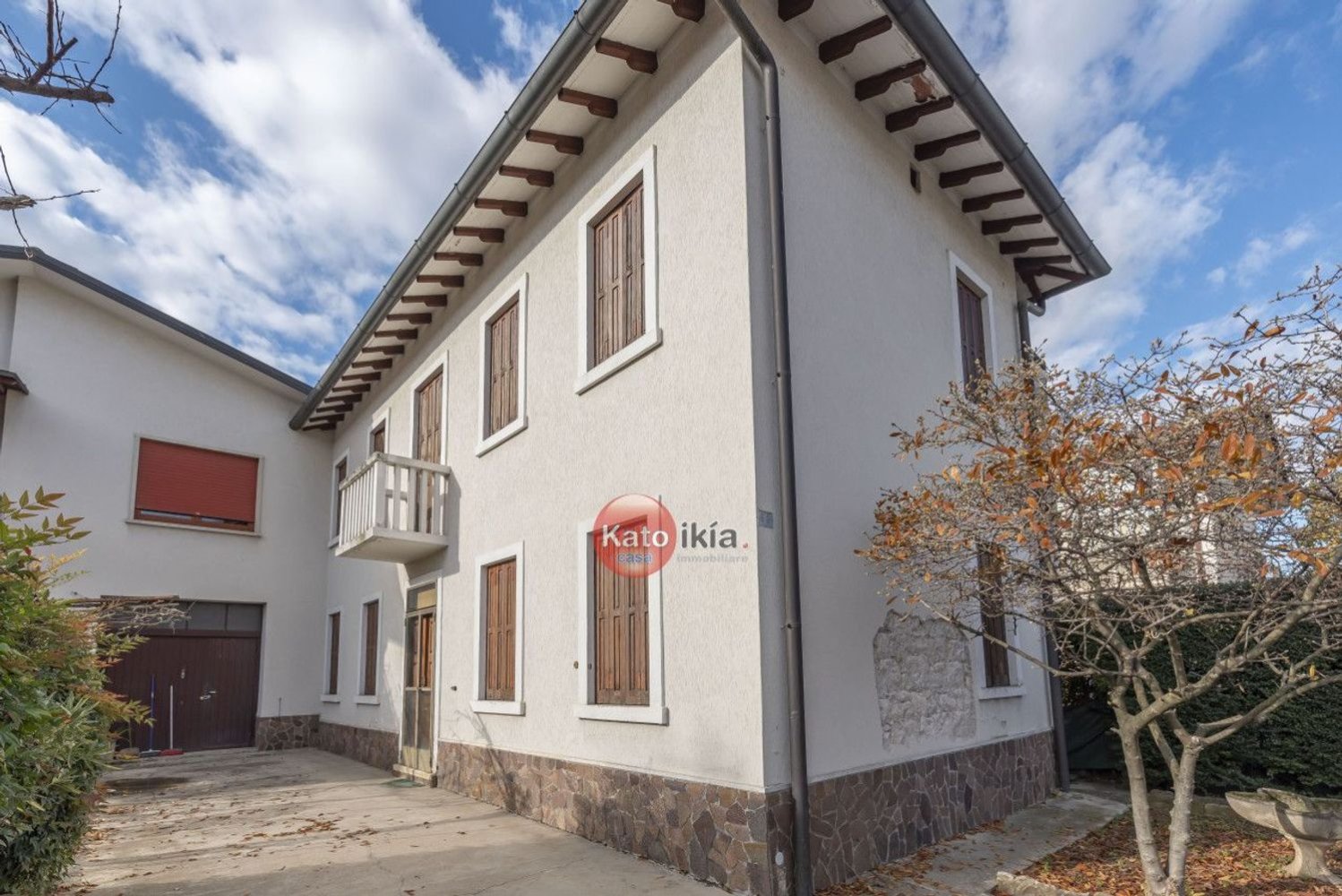 4 rooms House in Creazzo, Italy No. 72085