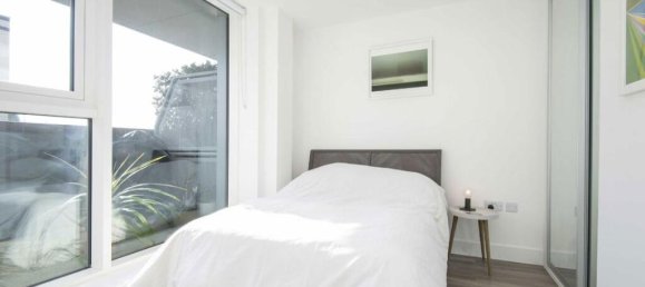 Studio in Canary Wharf, United Kingdom No. 5649 10