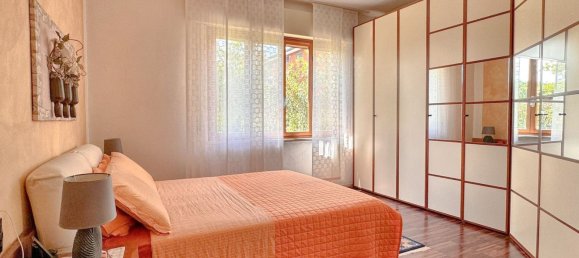 5 rooms Apartment in Lucca, Italy No. 62094 4