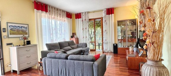 5 rooms Apartment in Lucca, Italy No. 62094 13