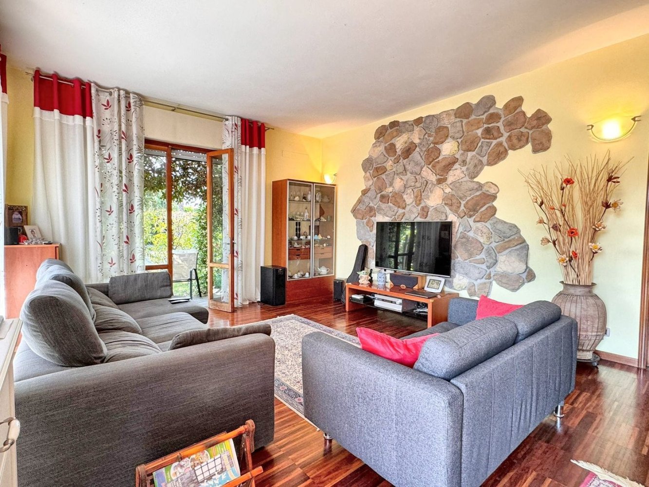 5 rooms Apartment in Lucca, Italy No. 62094