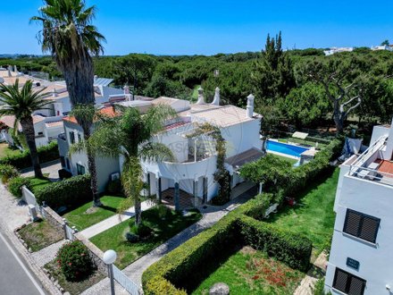 4 غرف نوم منزل في Quarteira, Portugal رقم 156974