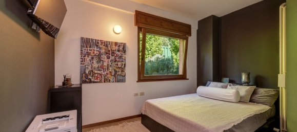 Вилла с 10 спальнями в Тавернерио, Италия № 361915 20