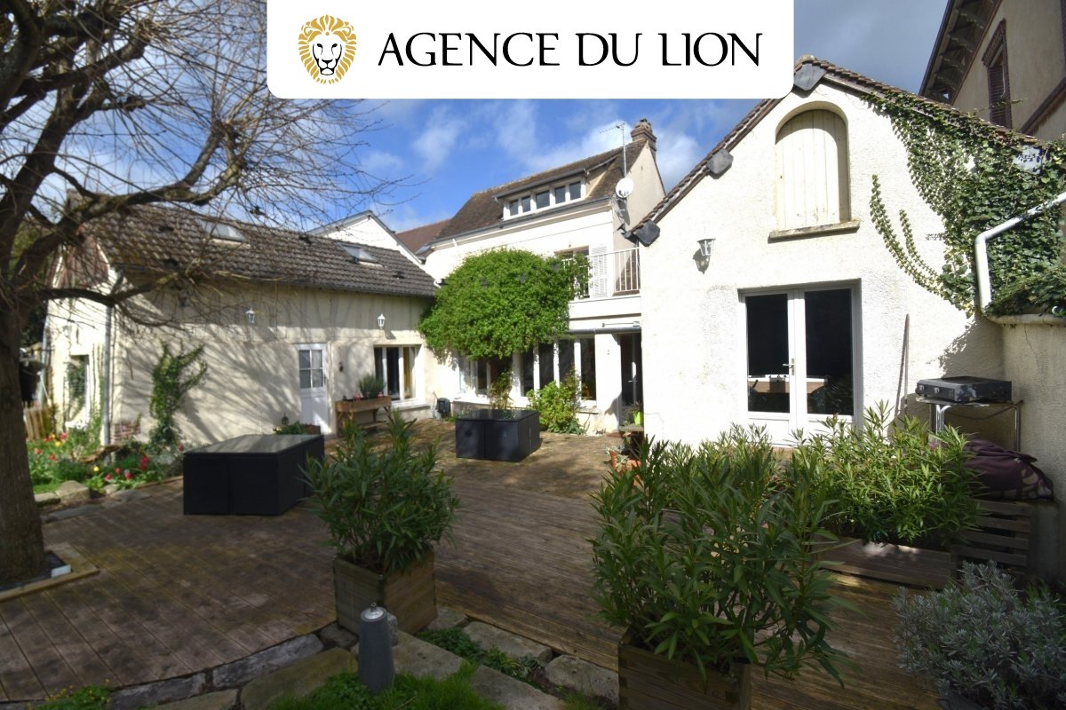6 bedrooms House in Dreux, France No. 155338