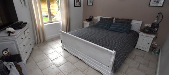 6 bedrooms House in Dreux, France No. 155338 12