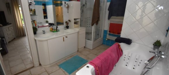 6 bedrooms House in Dreux, France No. 155338 9