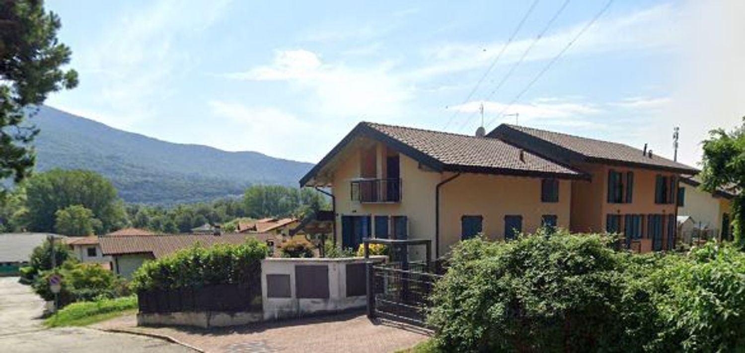 2 rooms Apartment in Cuveglio, Italy No. 5423