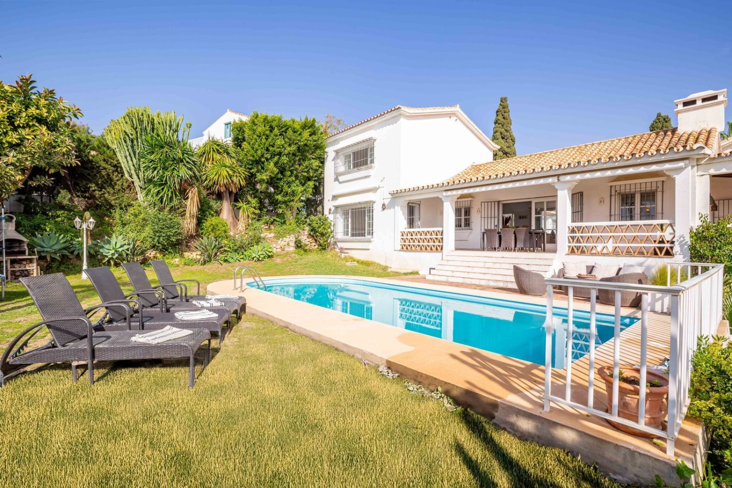 5 bedrooms Villa in Estepona, Spain No. 139617