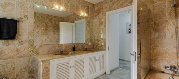 5 bedrooms Villa in Estepona, Spain No. 139617 15