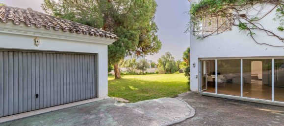 5 bedrooms Villa in Estepona, Spain No. 139617 11