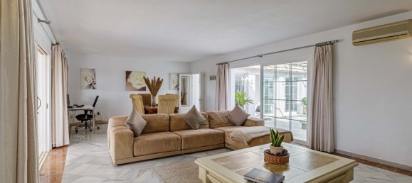 5 bedrooms Villa in Estepona, Spain No. 139617 6