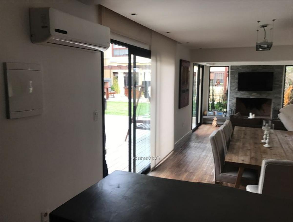 4 bedrooms House in Montevideo, Uruguay No. 4036