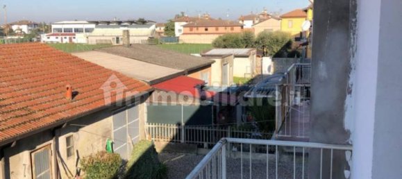 3 bedrooms Villa in Masi Torello, Italy No. 250815 4