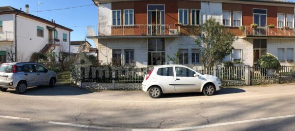3 bedrooms Villa in Masi Torello, Italy No. 250815 20
