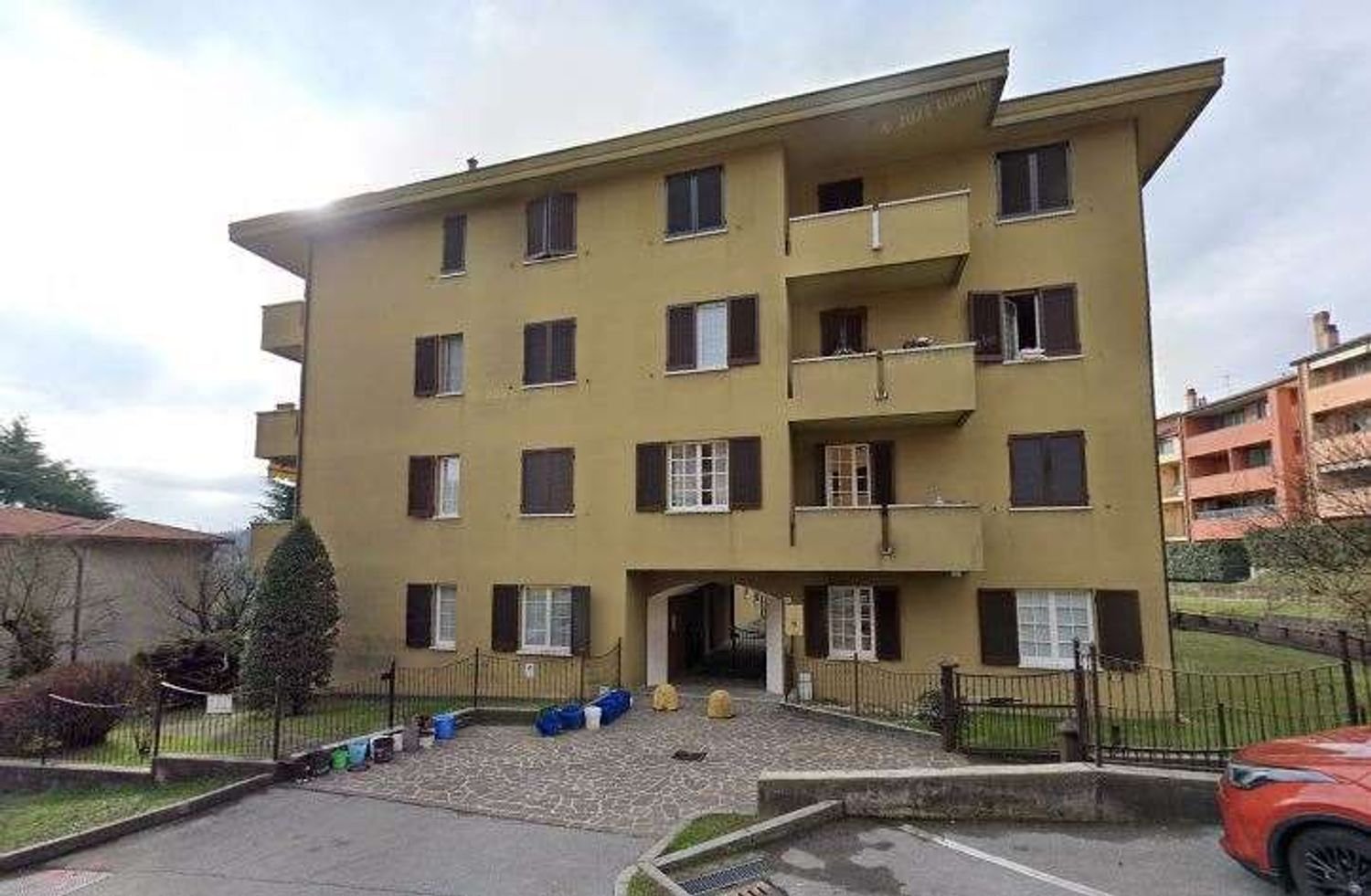 Apartamento de 3 habitaciónes en Bulciago, Italy No. 312035