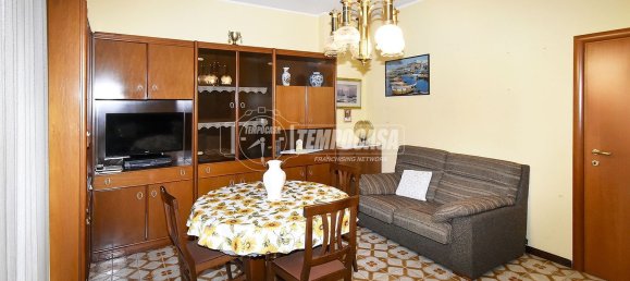 Apartamento de 3 habitaciónes en Cologno Monzese, Italy No. 273861 4