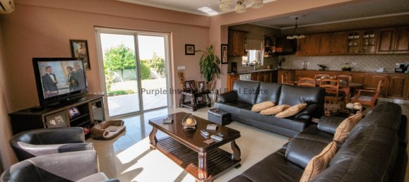 4 bedrooms Villa in Kiti, Cyprus No. 1007 2