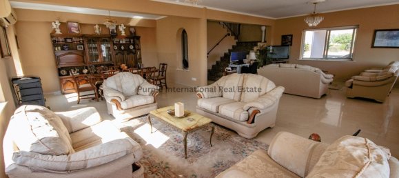 4 bedrooms Villa in Kiti, Cyprus No. 1007 3