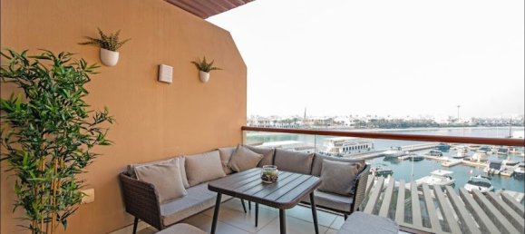 Studio in Dubai, UAE No. 7103 4