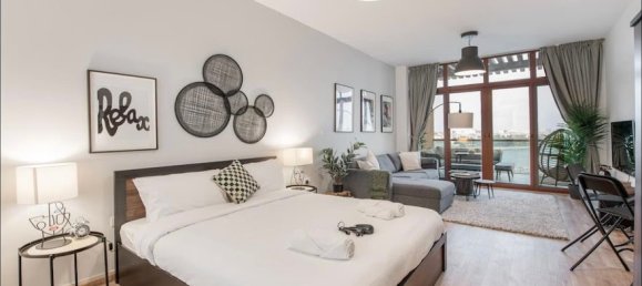 Studio in Dubai, UAE No. 7103 3