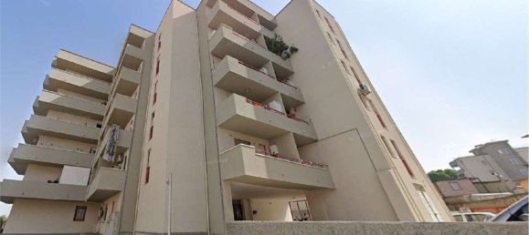 Квартира с 3 комнатами в Реджо Калабрия, Италия № 187981 26