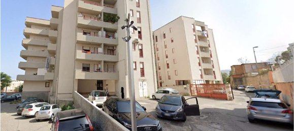 Квартира с 3 комнатами в Реджо Калабрия, Италия № 187981 20