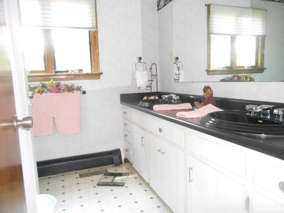 4 bedrooms House in Oil City, USA No. 387105