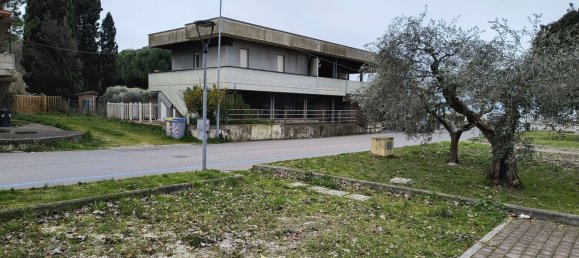 420m² Commercial property in Magione, Italy No. 69518 22