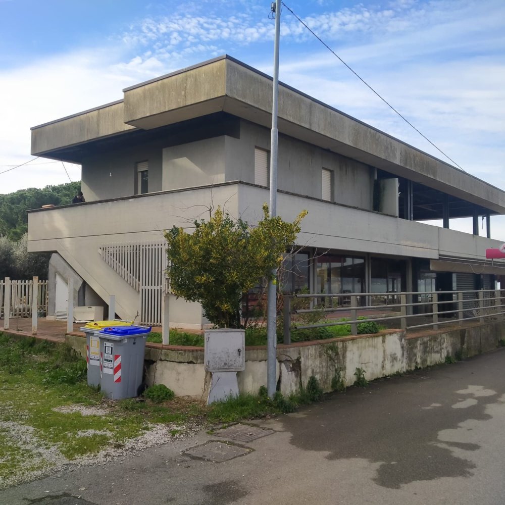 420m² Commercial property in Magione, Italy No. 69518