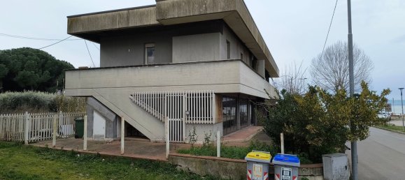 420m² Commercial property in Magione, Italy No. 69518 24