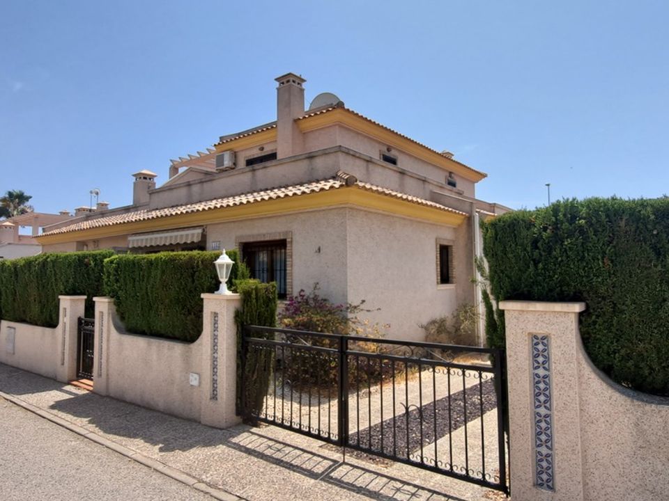 Villa de 3 dormitorios en Alicante, Spain No. 178162