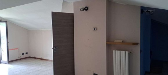 Apartamento de 3 divisões em Muggiò, Italy N.º 8566 20