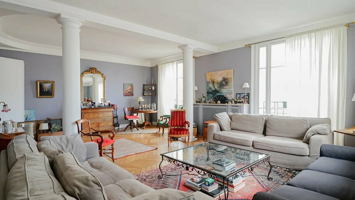 3 bedrooms Apartment in Paris, France No. 126252