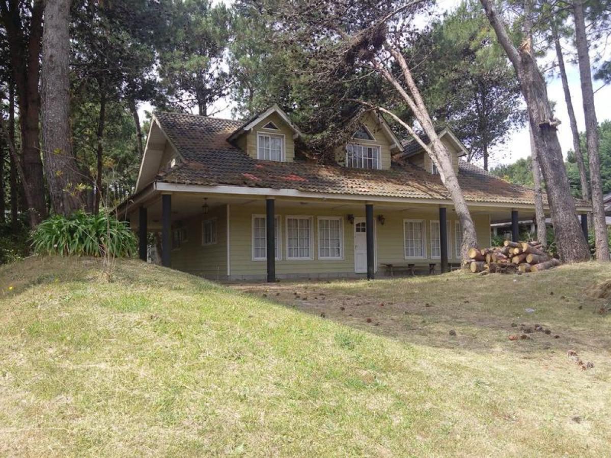 8 bedrooms House in Mar del Plata, Argentina No. 78804