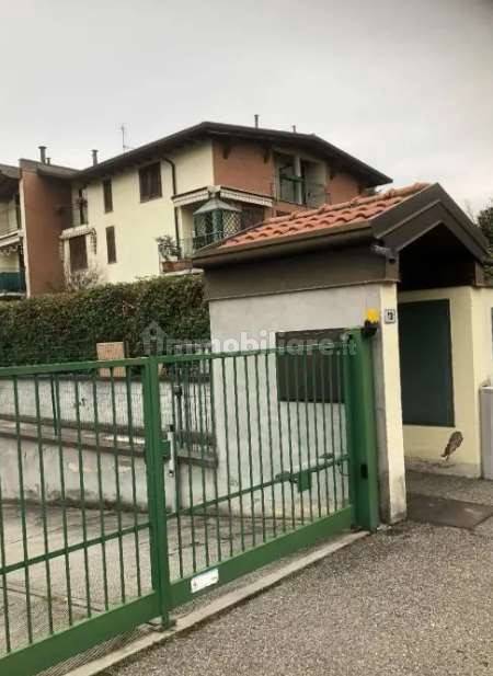 Apartamento de 2 dormitorios en Carnago, Italy No. 383997